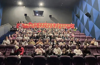 春光與你們都是這世界最好的風景，節(jié)日快樂！